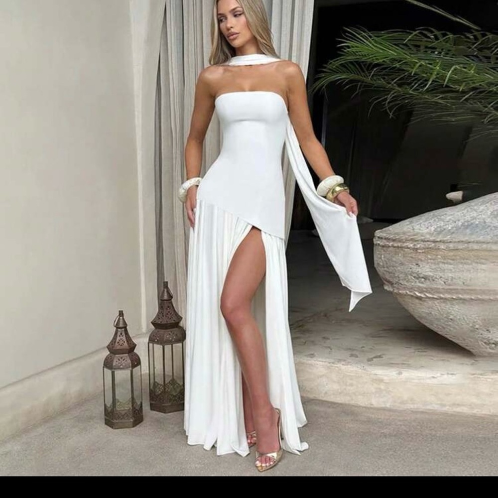 Chic Strapless White Gown
